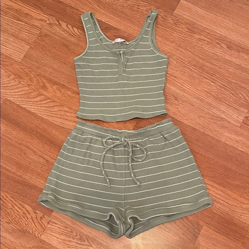 Women's Green Ribbed Pajama Set - Picture 1 of 4